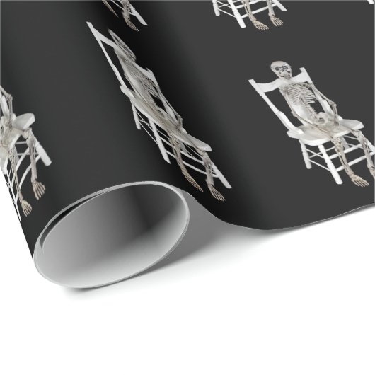 Skelett auf weißem Sessel Geschenkpapier (Rolleneckpunkt)