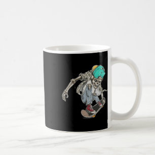 Skelett beim Ollie auf seinem Skateboard Kaffeetasse