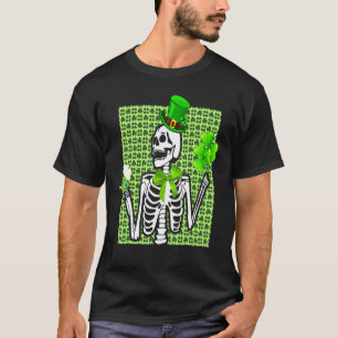 Skelett beim Trinken von grünem Bier St. Patrick's T-Shirt