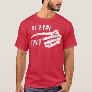 Skelett-Hand Er Gibt Mir Einen Leckeren Halloween- T-Shirt