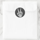 Skelett-Hand-Friedenszeichen Cool Halloween Runder Aufkleber (Tasche)