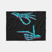 Skelett Hand Funny Six Seven 6 7 Meme 67 Halloween Fleecedecke (Vorderseite (Horizontal))