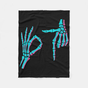 Skelett Hand Funny Six Seven 6 7 Meme 67 Halloween Fleecedecke