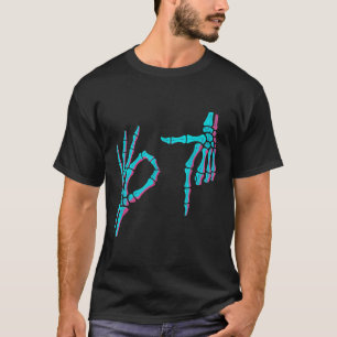 Skelett Hand Funny Six Seven 6 7 Meme 67 Halloween T-Shirt