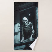 Skelett im Fenster. Badehandtuch (Badehandtuch)