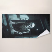 Skelett im Fenster. Badehandtuch (Badehandtuch)