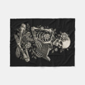 Skelett liest Blumen Grusel Halloween Fleecedecke (Vorderseite (Horizontal))