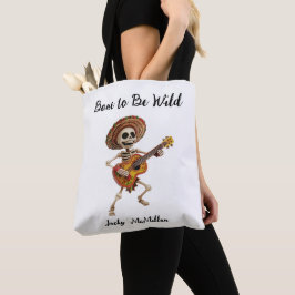 Skelett mit einem Hut, der ein GitarrenHalloween s Tasche
