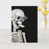 Skelett mit Zigarette in Mund Karte (Gelbe Blume)