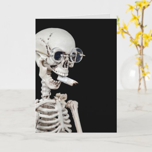 Skelett mit Zigarette in Mund Karte (Gelbe Blume)
