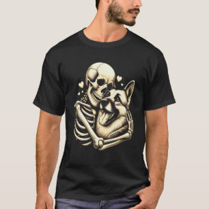 Skelett umarmt Hund Halloween Deutscher Schäferhun T-Shirt