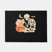Skelett umarmt KatzenHalloween Katzenkatze-Katze-K Fußmatte (Vorderseite)