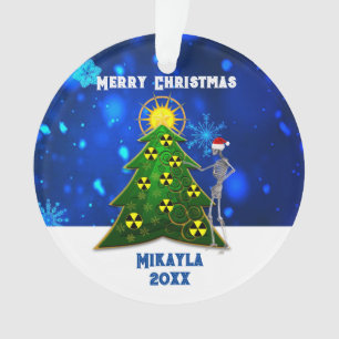 Skelett und Weihnachtsbaum mit Radiationszeichen Ornament