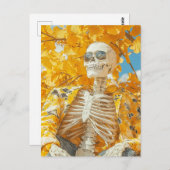 Skelett unter einem Herbstbaum Postkarte (Vorne/Hinten)
