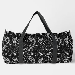 Skelette im Weltraumhintergrund Duffle Bag