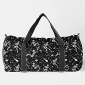 Skelette im Weltraumhintergrund Duffle Bag (Rückseite)