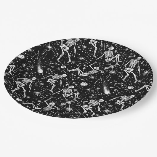 Skelette im Weltraumhintergrund Pappteller (Schrägansicht)
