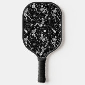 Skelette im Weltraumhintergrund Pickleball Schläger (Rückseite)
