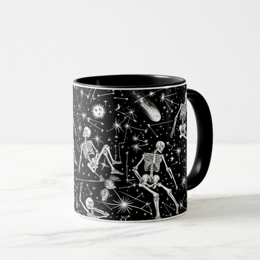 Skelette im Weltraumhintergrund Tasse (VorderseiteRechts)