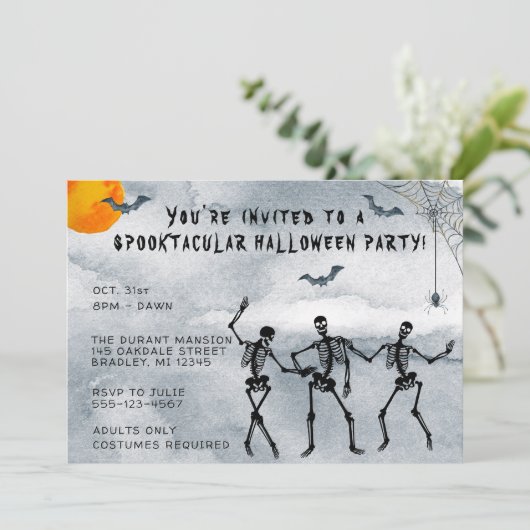 Skelette Spooktacular Halloween-Party Einladung (Stehend Vorderseite)