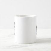 Skelette und Freunde in Kostümen Herbstsaison Kaffeetasse (Mittel)