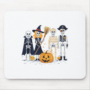 Skelette und Freunde in Kostümen Herbstsaison Mousepad