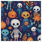 Skelette und Kürbis schwungvoll zwischen Stoff (Nahaufnahme)