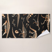 Skelette von Dinosauriern und Fossilien Badehandtuch (Badehandtuch)