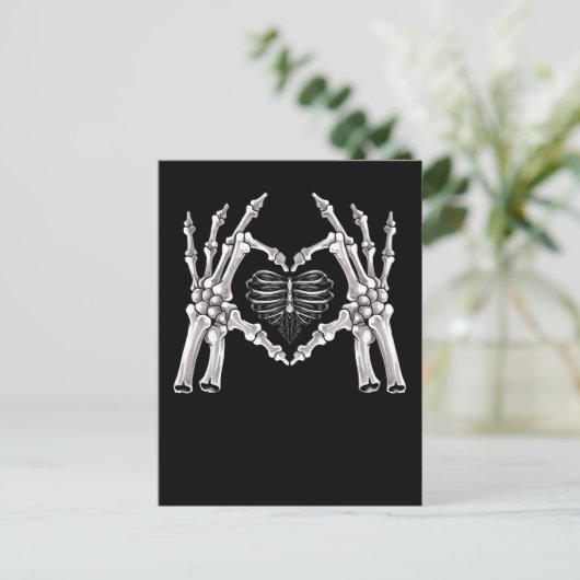 Skeletter Ribs Hand Heart Sign Postkarte (Stehend Vorderseite)