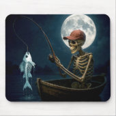 Skelettfischen in einem Holzrowboat Mousepad (Vorne)