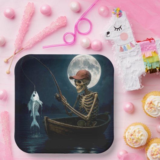 Skelettfischen in einem Holzrowboat Pappteller (Party)