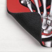 Skeletthand mit Geistern Mousepad (Ecke)
