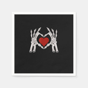 Skeletthandschuhe formen ein Herz mit rotem Herzen Serviette