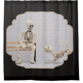Skeletthund und Eigentümerduschvorhang Duschvorhang (Vorderseite)