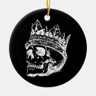 Skelettkopf mit einer Krone auf einem Keramik Ornament