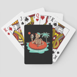 Skeletton Genießen eines kalten Spielkarten