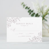 Sketched Floral Dusty Lila Wedding RSVP Karte (Stehend Vorderseite)