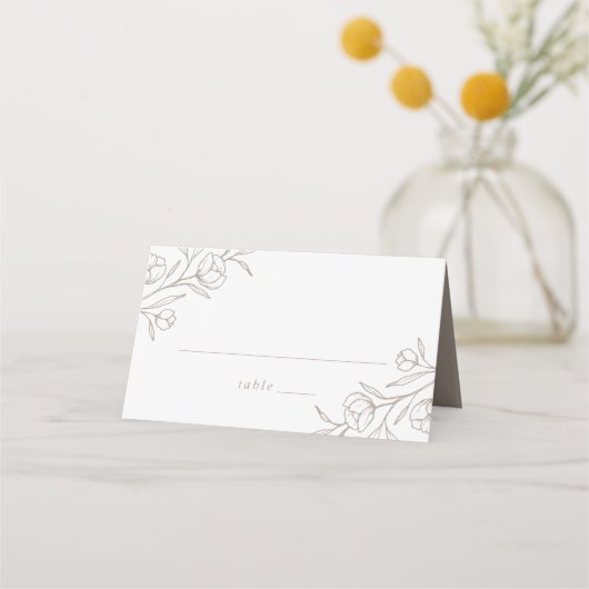 Sketched Floral Taupe Wedding Platzkarte (Vorderseite)