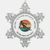 Ski Big Sky, Montana Skier, Schwarzer Text Schneeflocken Zinn-Ornament (Vorderseite)