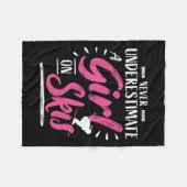 Ski Girl Skifahren Unterschätzen Sie nie ein Mädch Fleecedecke (Vorderseite (Horizontal))