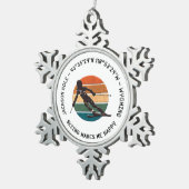 Ski Jackson Hole, Wyoming - Skierin auf Weiß Schneeflocken Zinn-Ornament (Rechts)