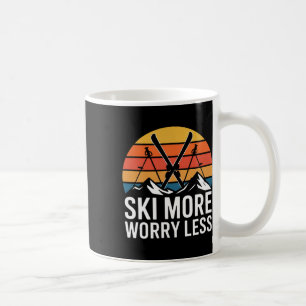 Ski mehr, sorge dich weniger Retro-Skifahren Berge Kaffeetasse