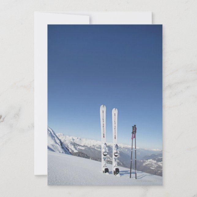 Ski und Skistöcke (Vorderseite)