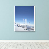 Ski und Skistöcke Leinwanddruck (Insitu (Holzboden))