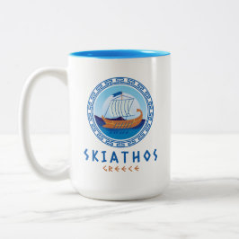 Skiathos, Griechenland, griechisches Schiffsdesign Zweifarbige Tasse