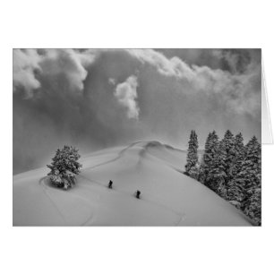 Skibergsteiger im Backcountry in frischem Pulversc