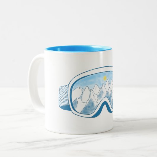 Skibrille mit Spiegelbild der Berge Zweifarbige Tasse (Vorderseite Links)