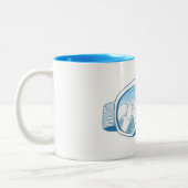 Skibrille mit Spiegelbild der Berge Zweifarbige Tasse (Links)