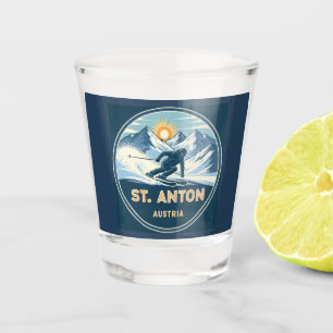 Skier in St. Anton Österreich Schnapsglas