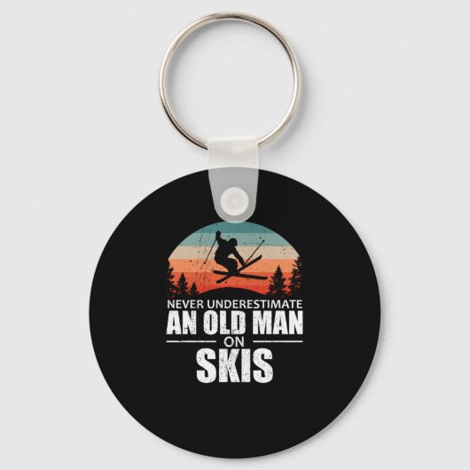 Skier unterschätzen nie einen alten Skier Schlüsselanhänger (Vorderseite)